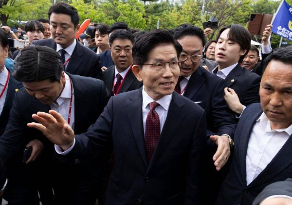 汇盈策略  首尔法院允许国民力量党开会重选总统候选人